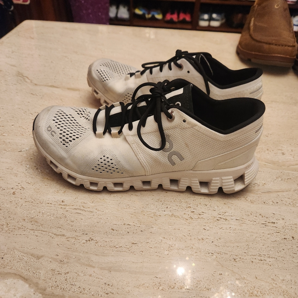Womens on cloud size 9